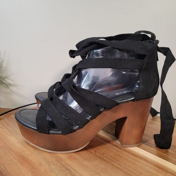 Torrid Black Faux Suede Strappy Ankle Wrap Clog Heels Size 9 WW - Picture 7 of 16